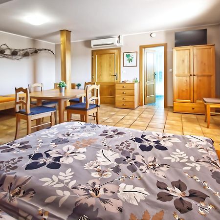 Penzion Vinarstvi Cervinka Горни-Вестонице Экстерьер фото